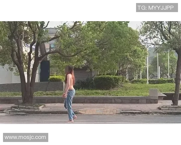 足球明星女纹身图揭示她们的个性与魅力,探索体育与艺术的完美结合